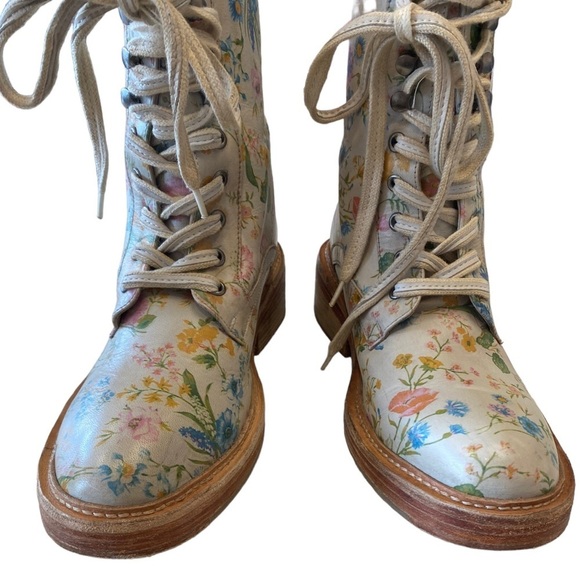 Like New Free People Santa Fe Bootie Ivory Floral Combat Size 40 EU / US 9.5-10 - Picture 7 of 11
